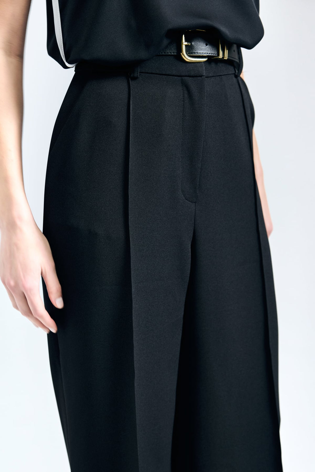 Sateen Pantalon avec détail de ceinture - Noir
