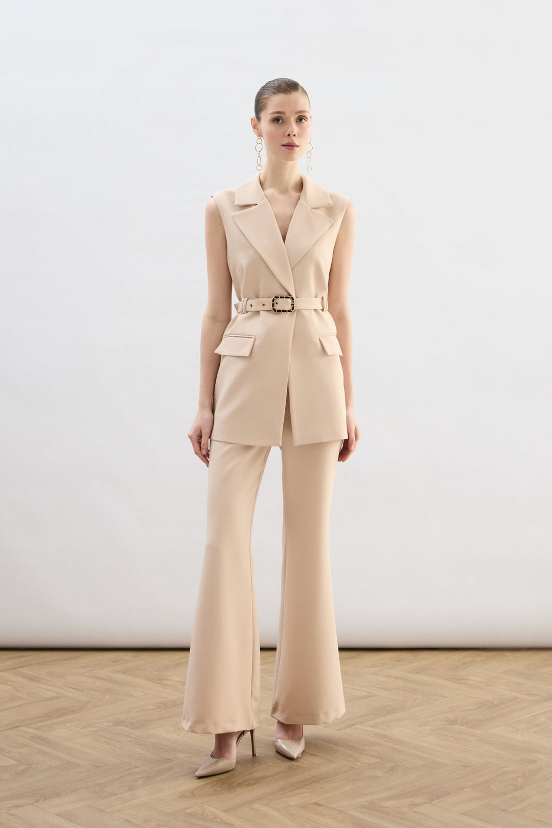 Sateen Gilet avec détail ceinture - Beige