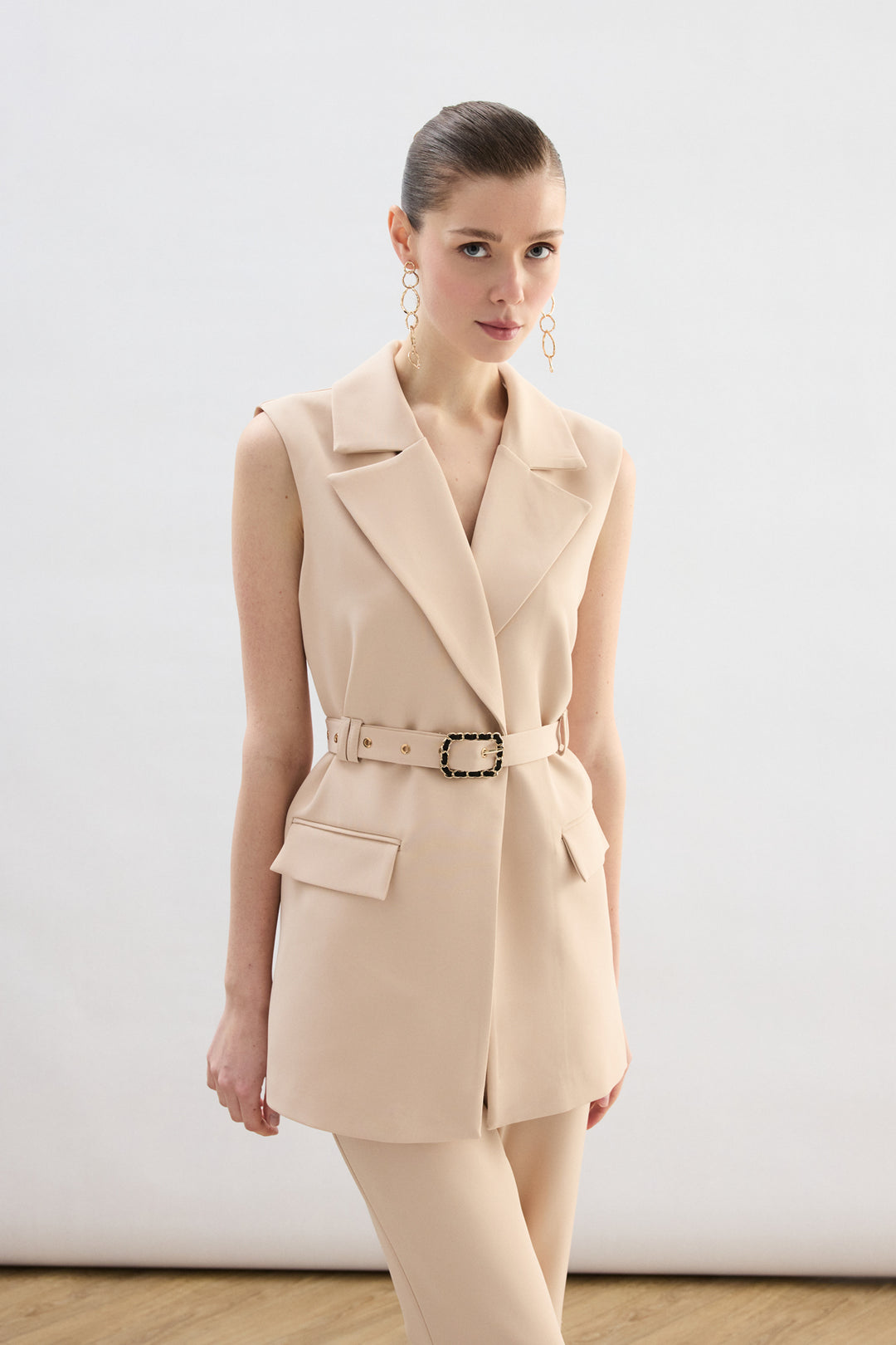 Sateen Gilet avec détail ceinture - Beige