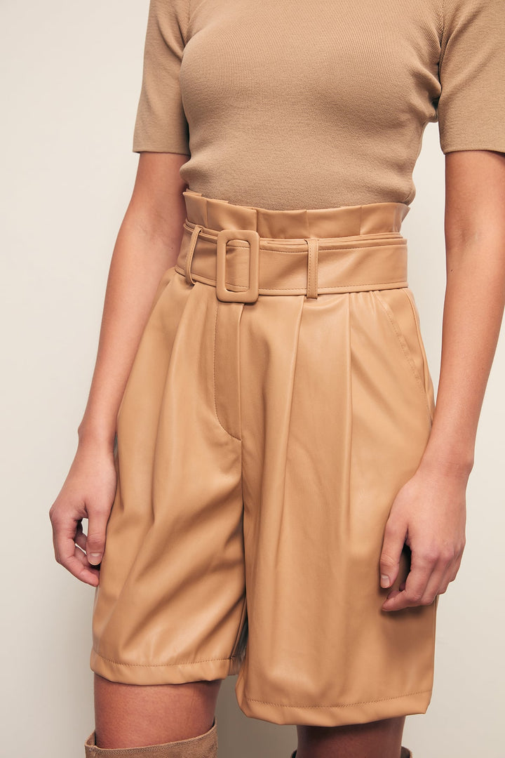 Sateen Short en Cuir avec Ceinture - Beige