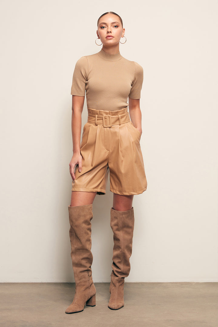 Sateen Short en Cuir avec Ceinture - Beige