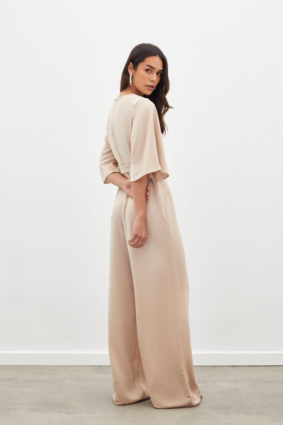 Sateen Combinaison en crêpe ceinturée - Beige