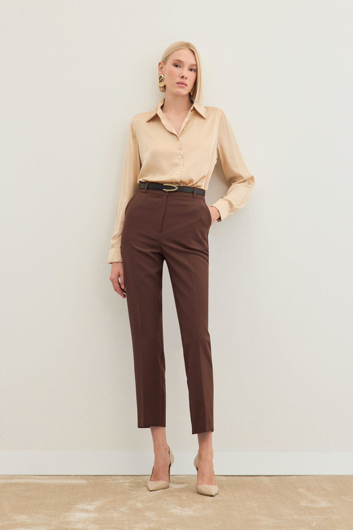 Sateen Pantalon ceinturé - Marron