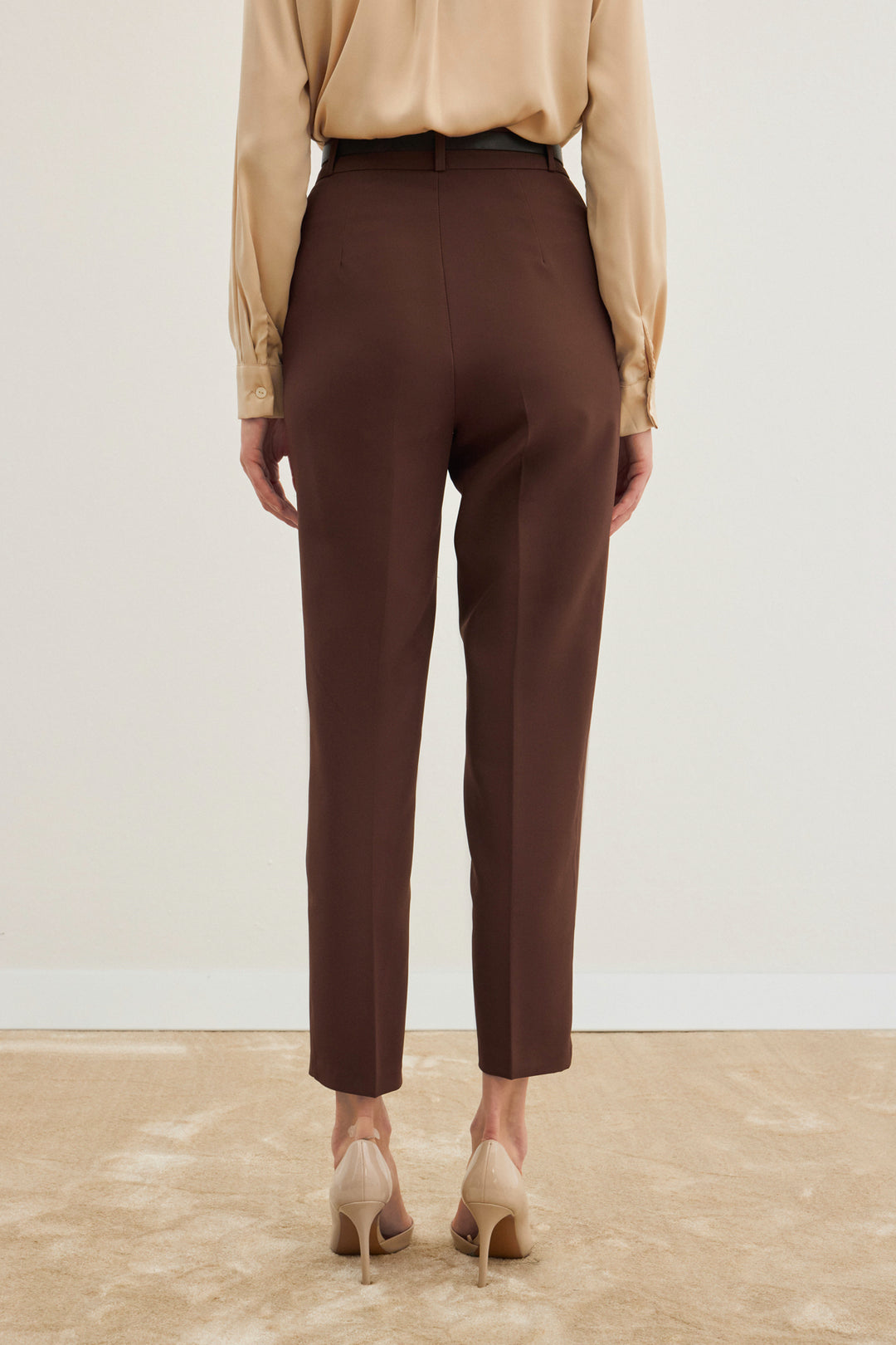 Sateen Pantalon ceinturé - Marron