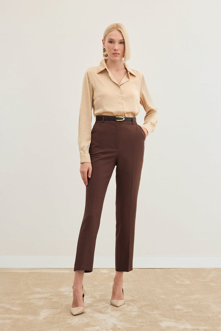 Sateen Pantalon ceinturé - Marron