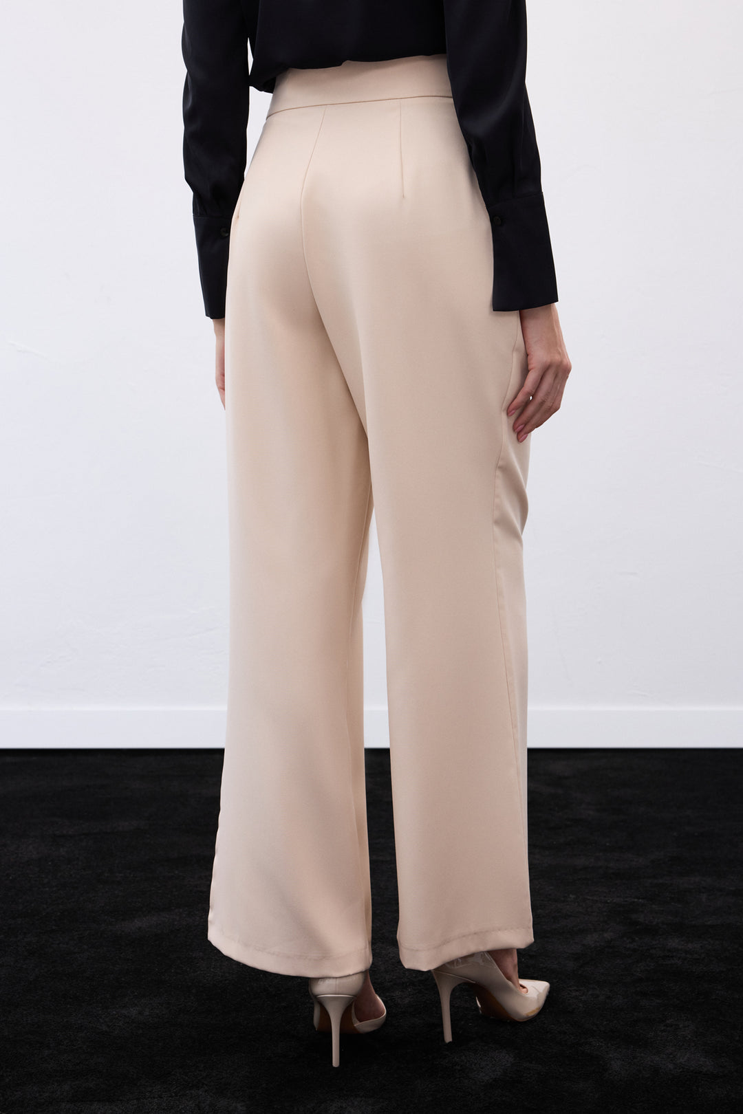 Sateen Pantalon ample ceinturé - Beige
