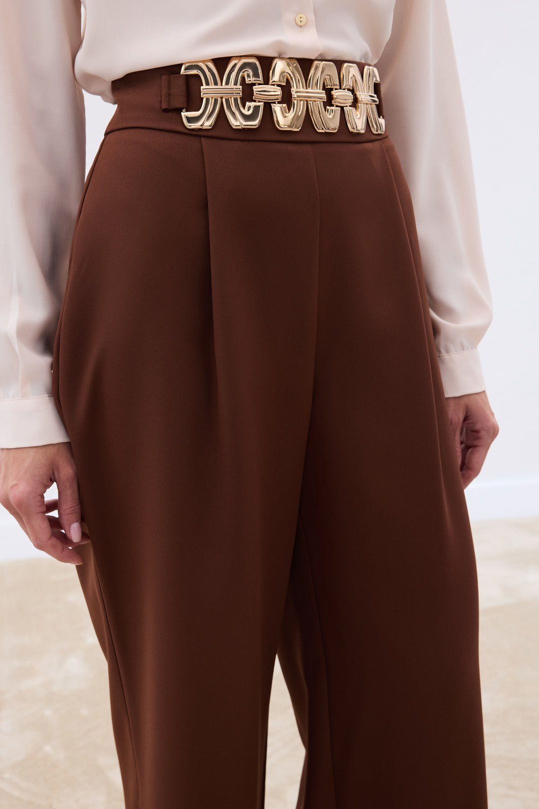 Sateen Pantalon ample ceinturé - Marron