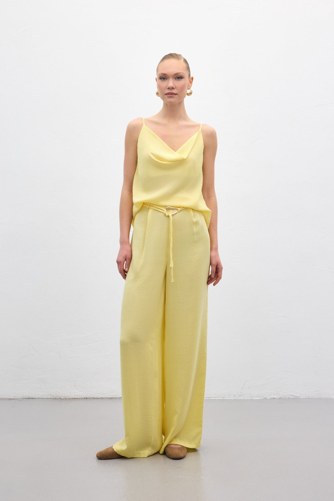 Sateen Pantalon ample ceinturé - Jaune