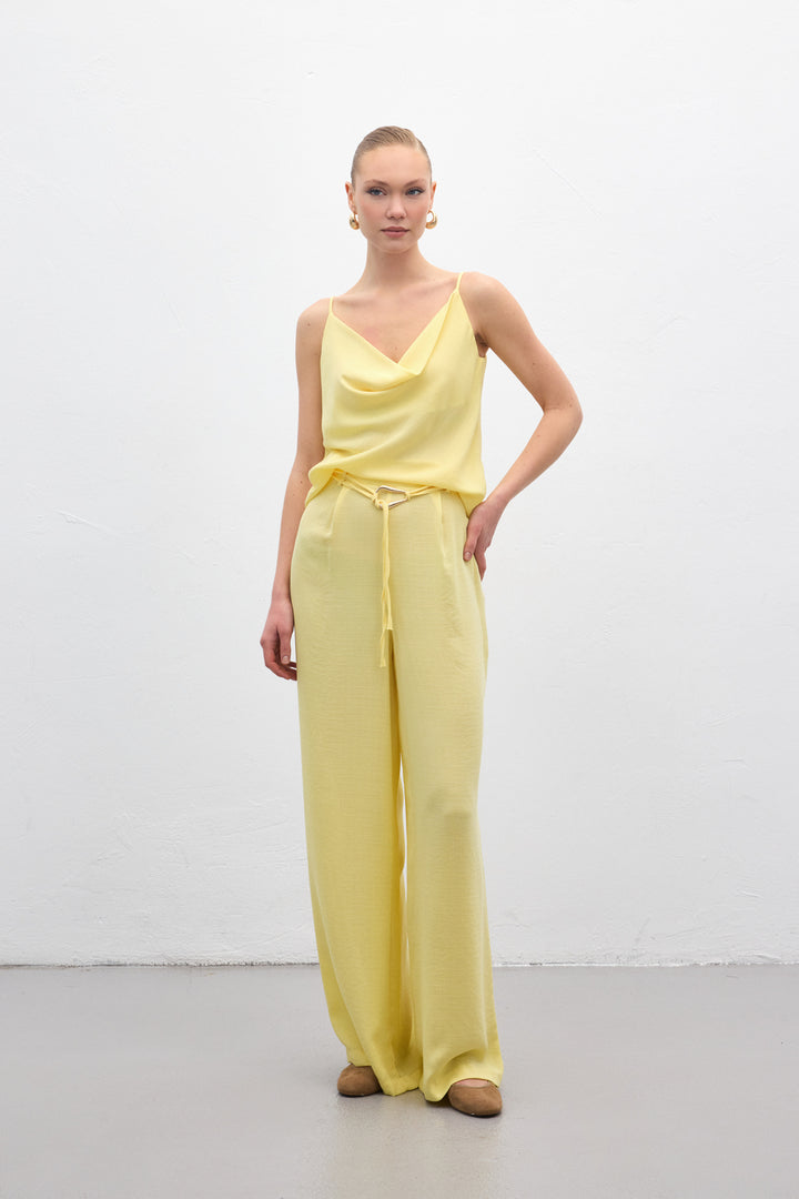 Sateen Pantalon ample ceinturé - Jaune