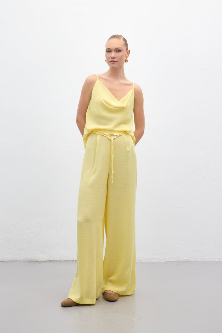 Sateen Pantalon ample ceinturé - Jaune