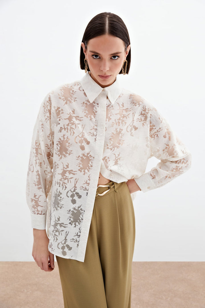 Sateen Chemise ample à motif ton sur ton - Crème