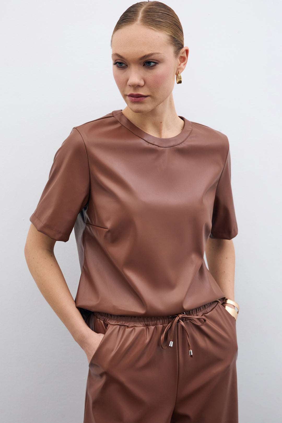 Sateen Blouse en cuir à manches courtes - Marron