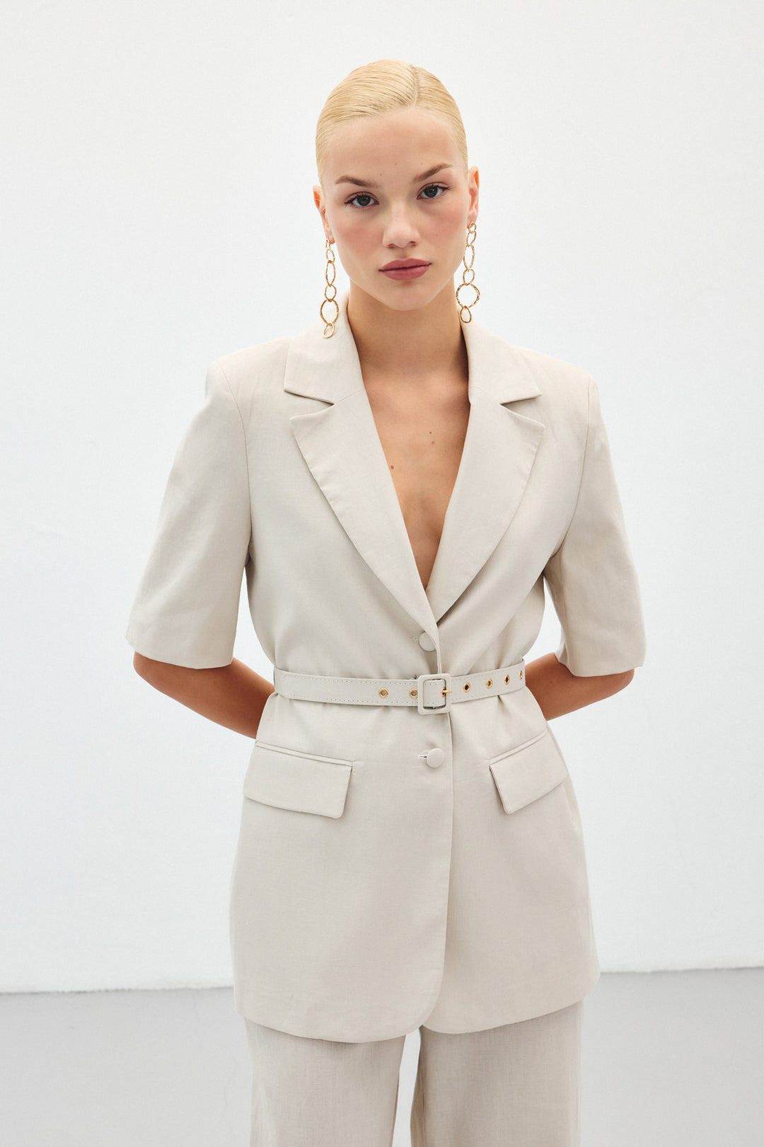 Sateen Veste ceinturée à manches courtes - Pierre