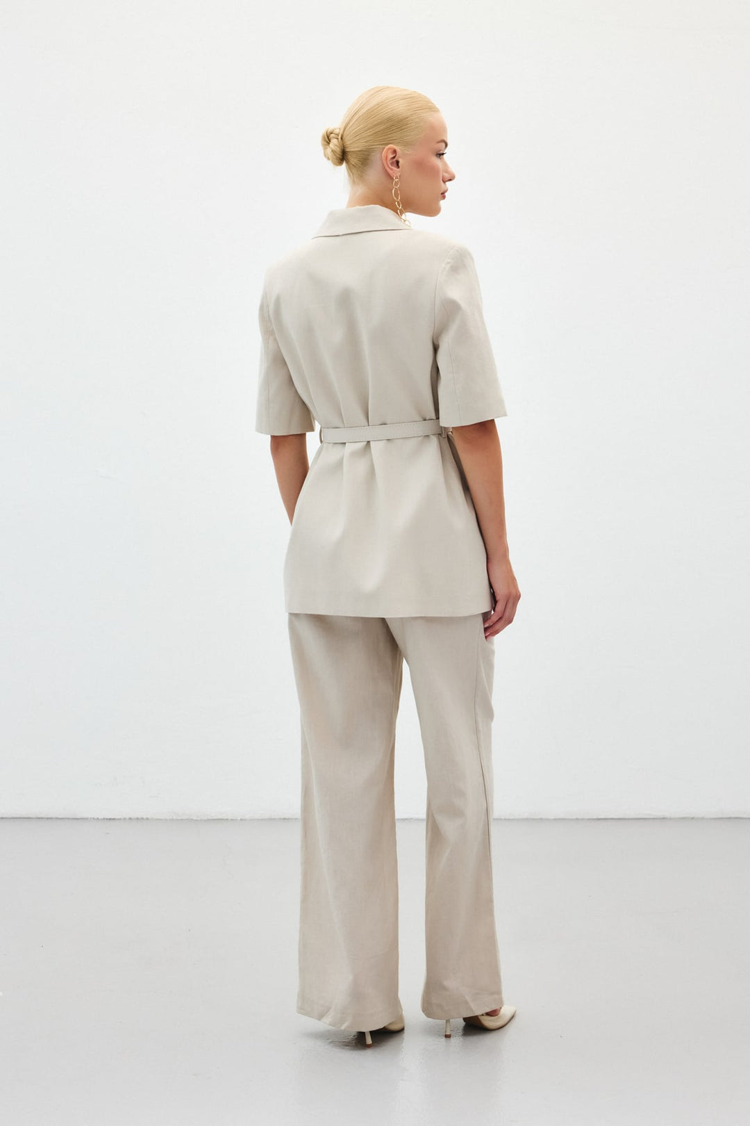 Sateen Veste ceinturée à manches courtes - Pierre