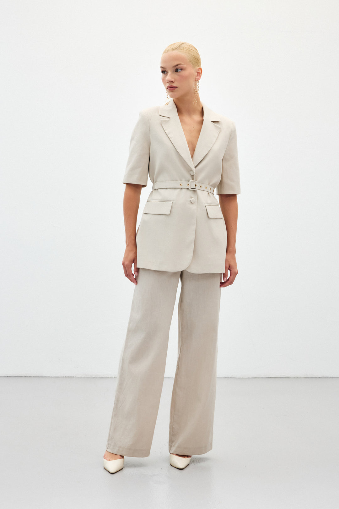 Sateen Veste ceinturée à manches courtes - Pierre