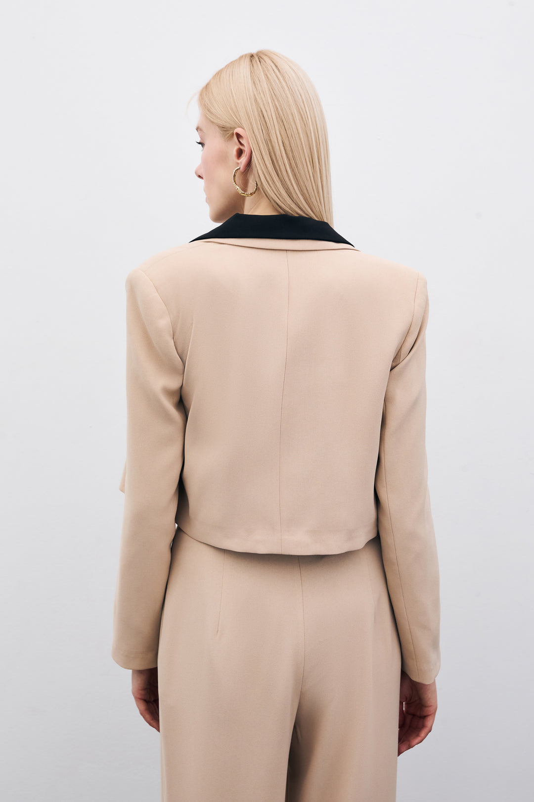 Sateen Veste en crêpe courte - Beige