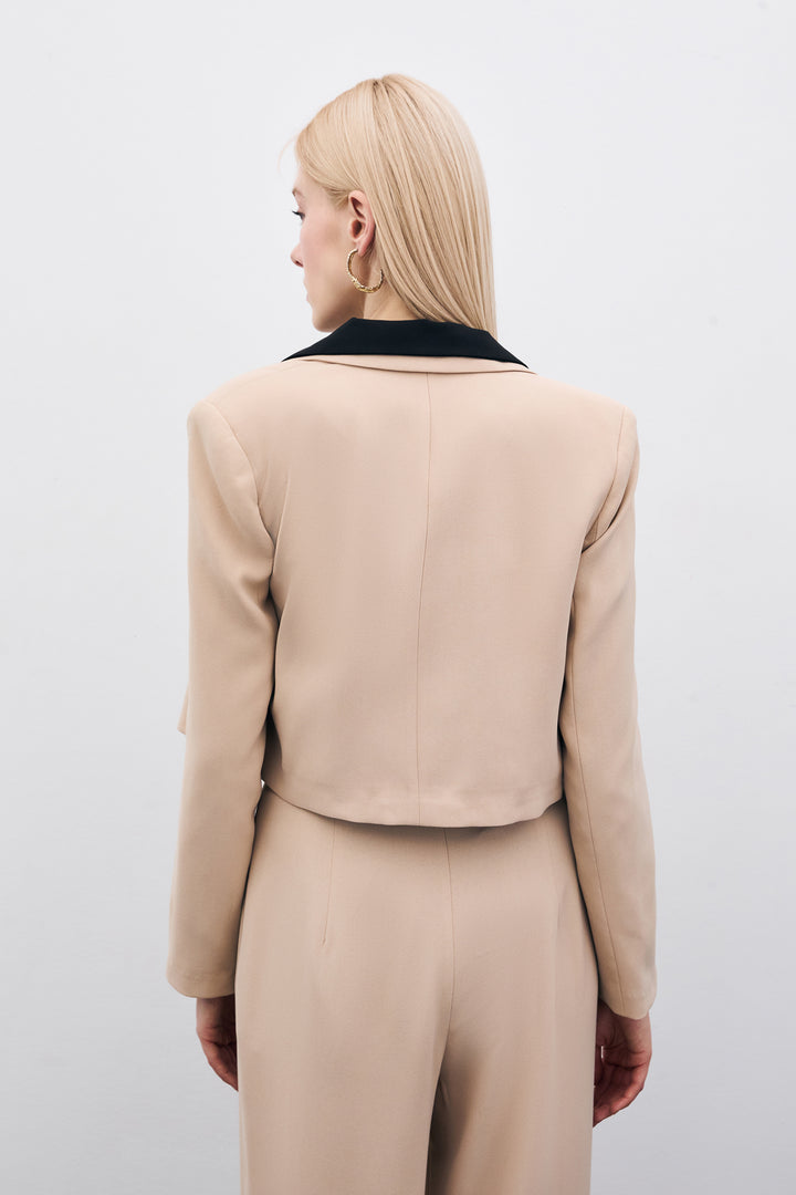 Sateen Veste en crêpe courte - Beige