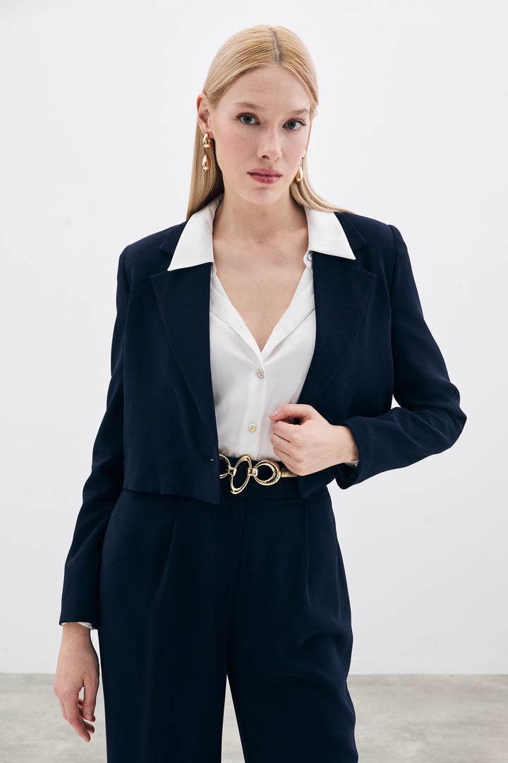 Sateen Veste Courte en Crêpe - Bleu marine