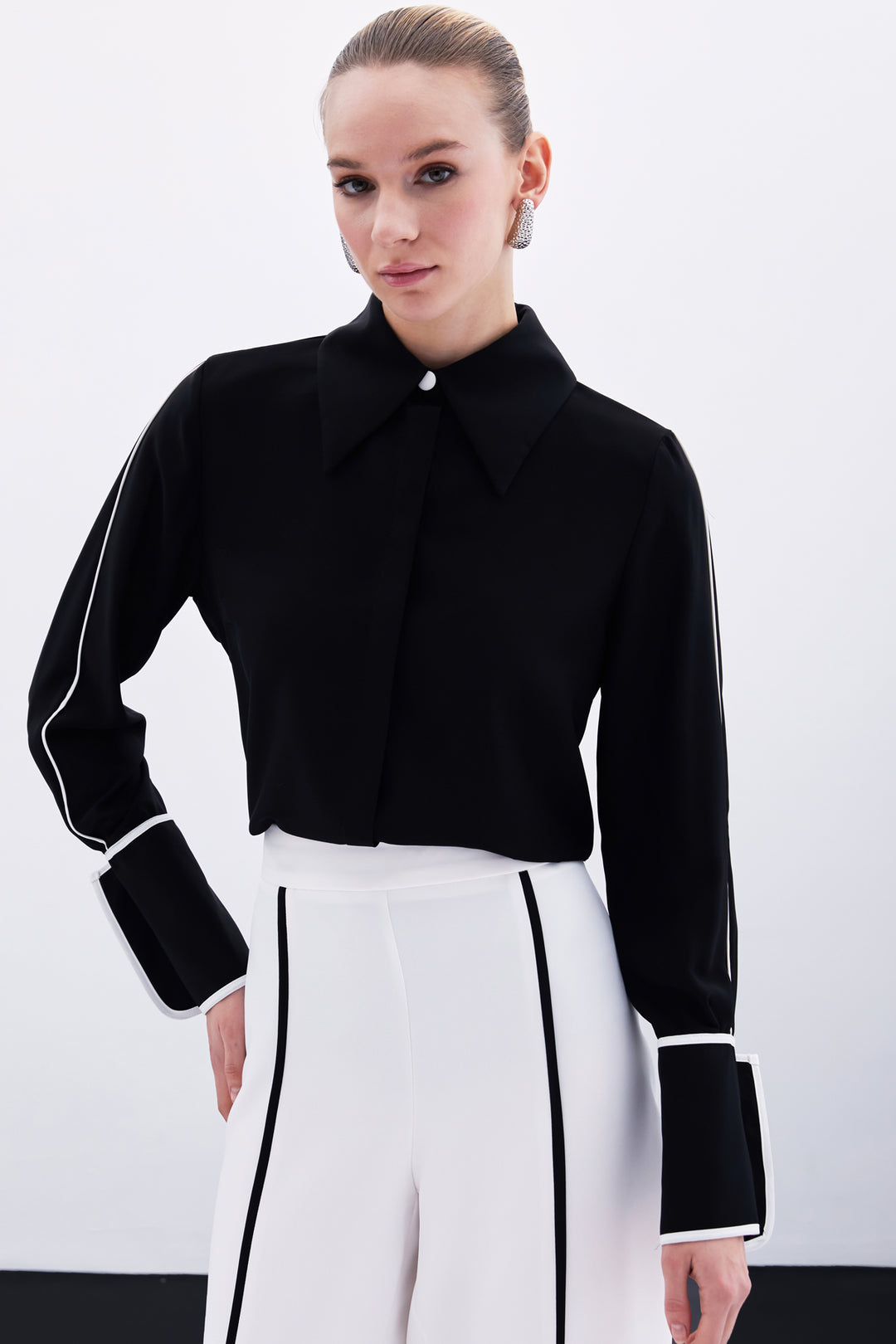 Sateen Chemise Classique à Manches Contrastées - Noir