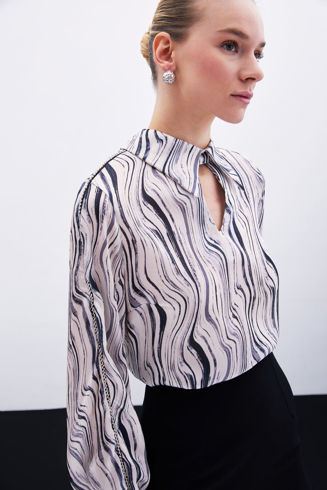 Sateen Blouse à motifs avec accessoires - Noir