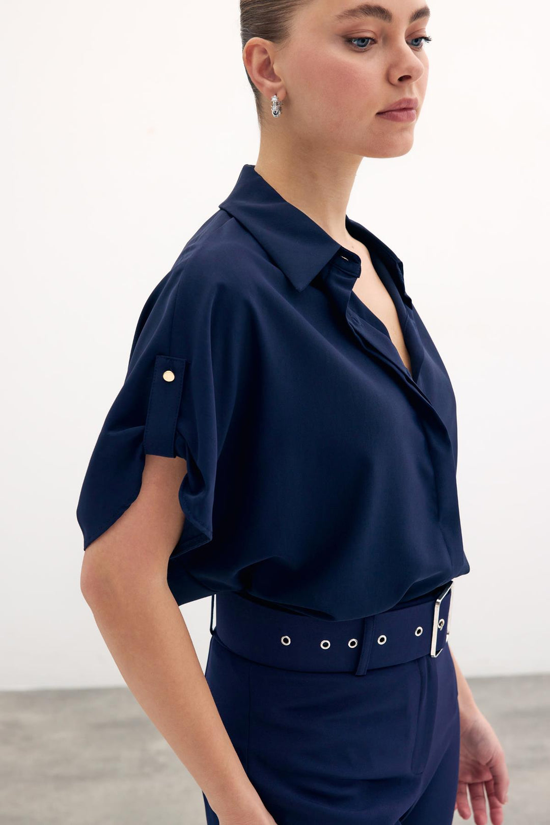 Sateen Chemisier ample avec détails aux manches - Bleu marine