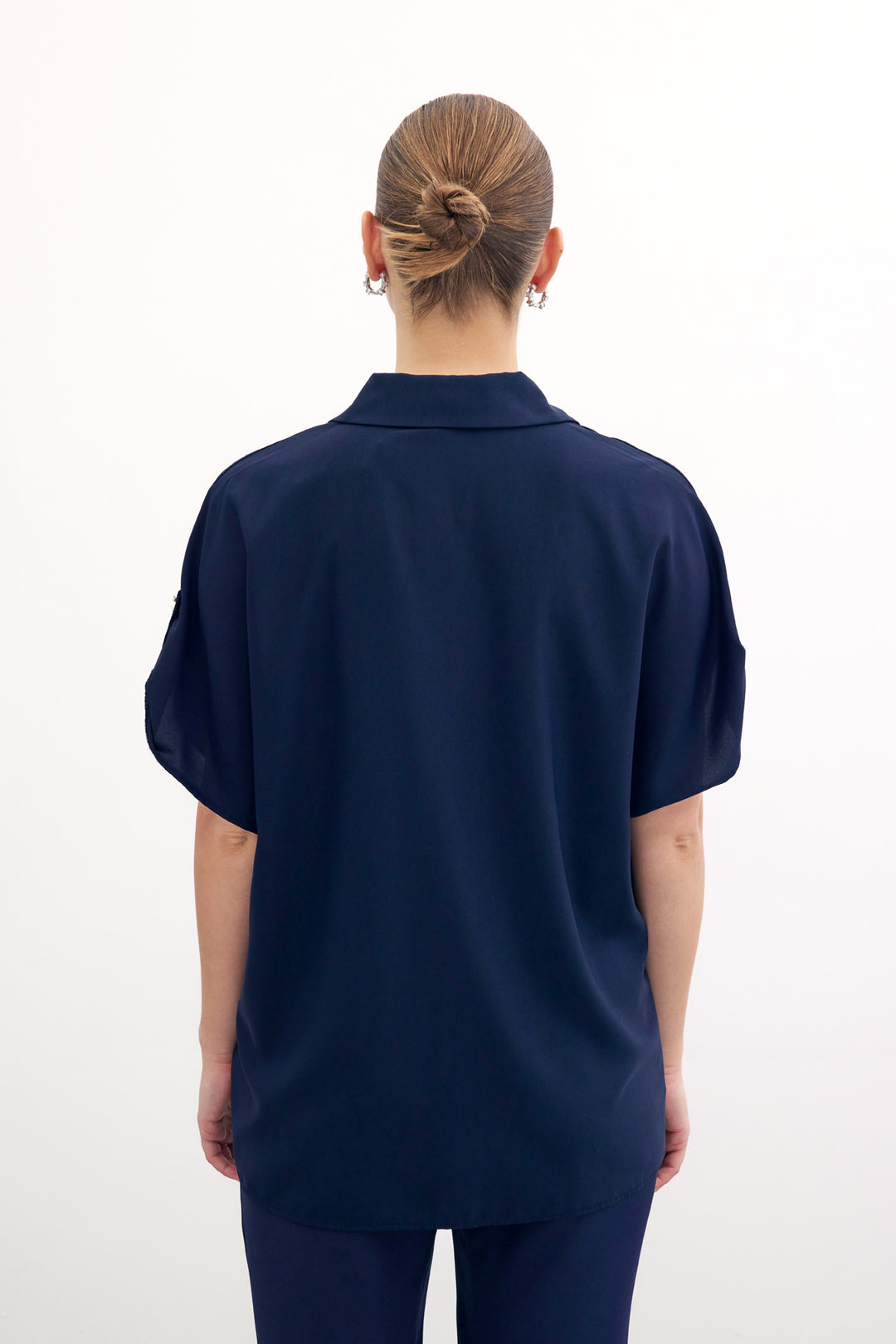 Sateen Chemisier ample avec détails aux manches - Bleu marine