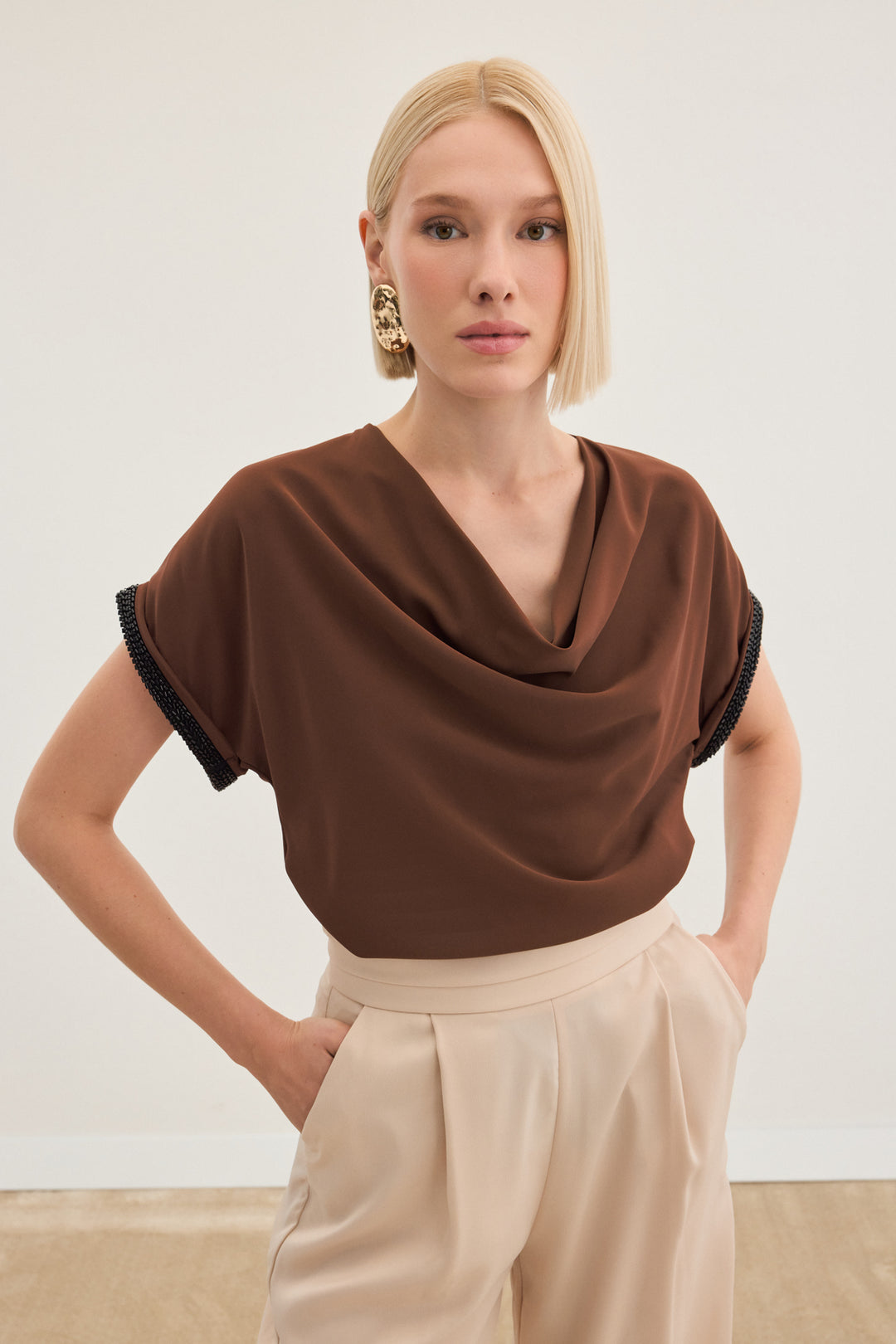 Sateen Blouse ample à détails en pierres - Marron