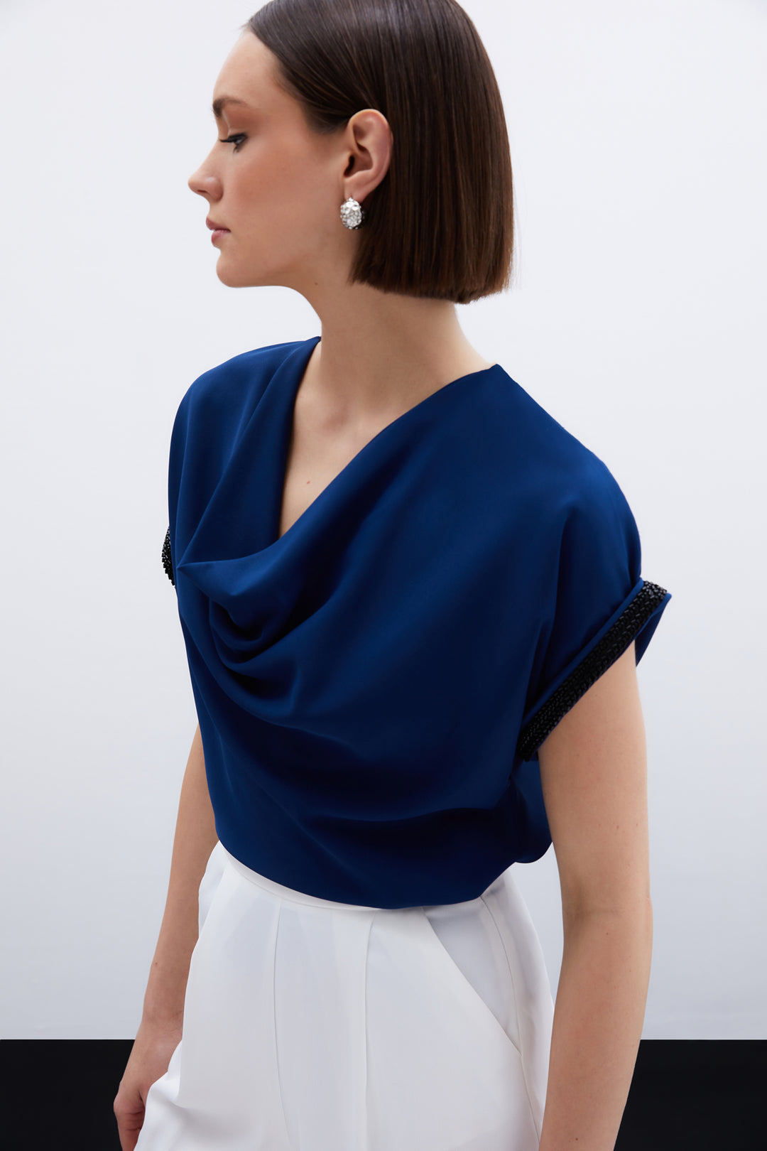 Sateen Blouse Ample avec Détails en Pierre - Bleu marine