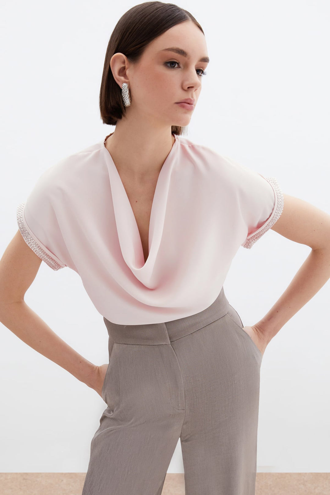 Sateen Blouse ample avec détails en pierre - Poudre