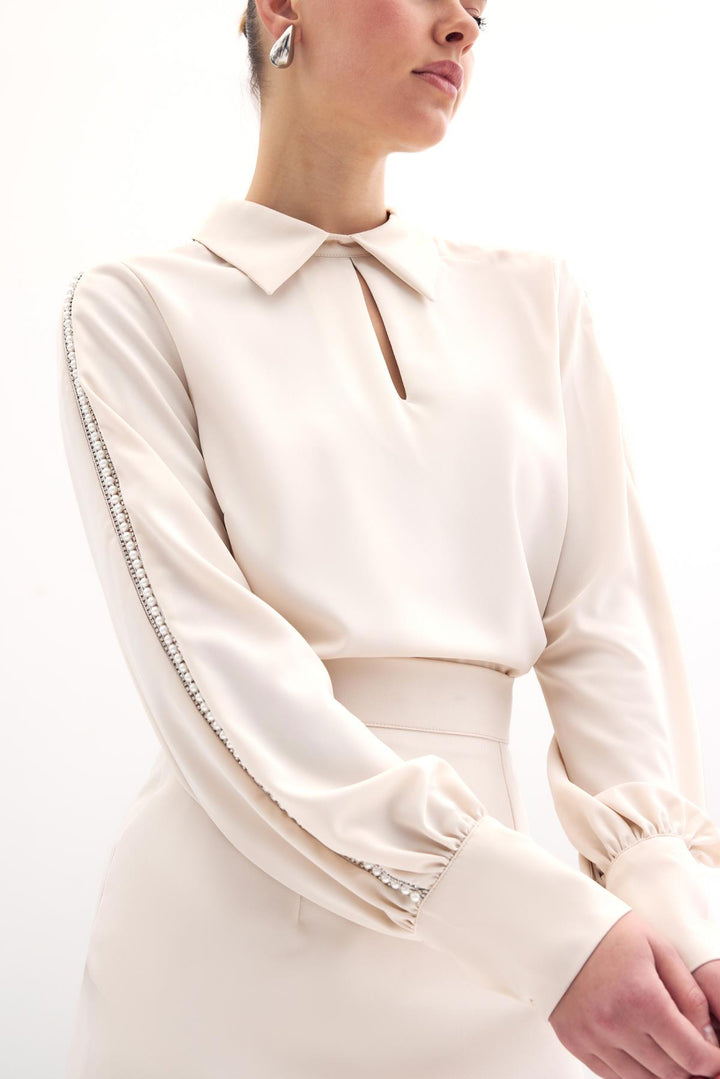 Sateen Blouse avec Détails en Perles aux Manches - Beige