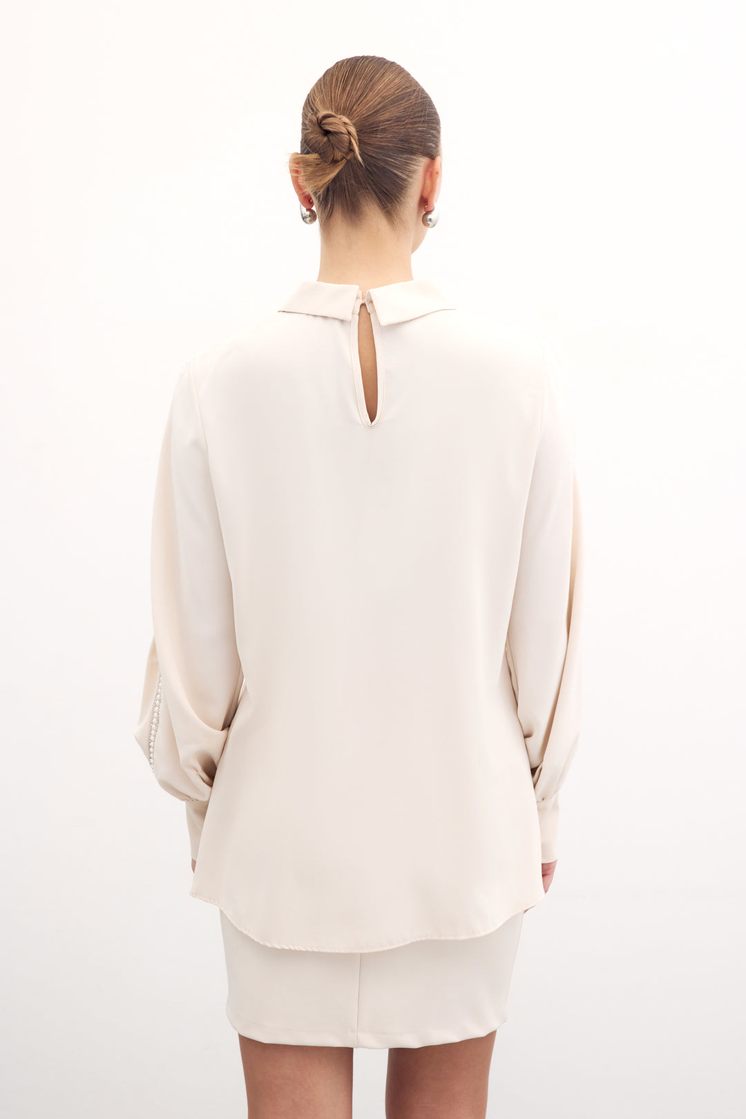 Sateen Blouse avec Détails en Perles aux Manches - Beige