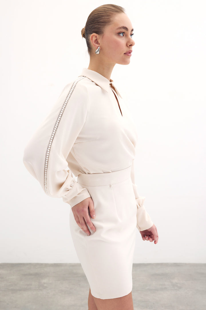 Sateen Blouse avec Détails en Perles aux Manches - Beige