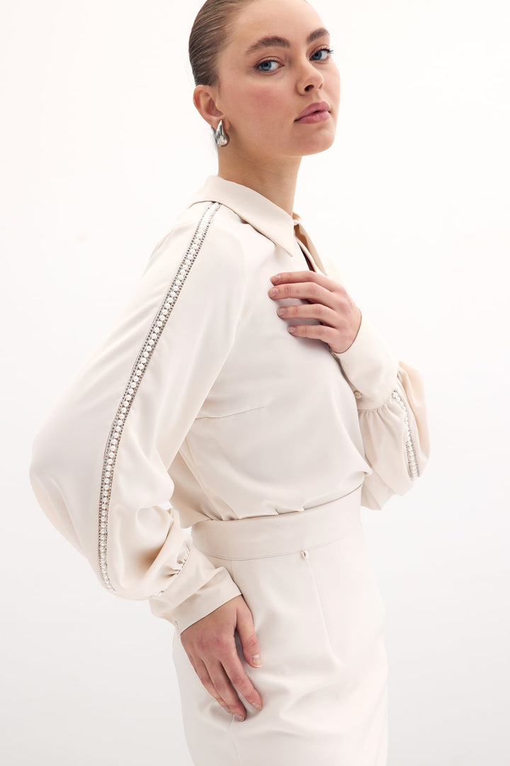 Sateen Blouse avec Détails en Perles aux Manches - Beige
