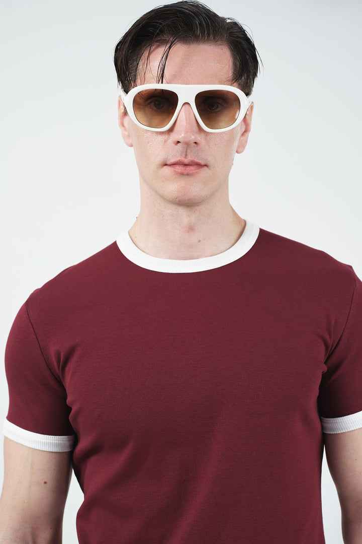 Giesto T-shirt bordeaux à col rond avec détails contrastés - Bordeaux