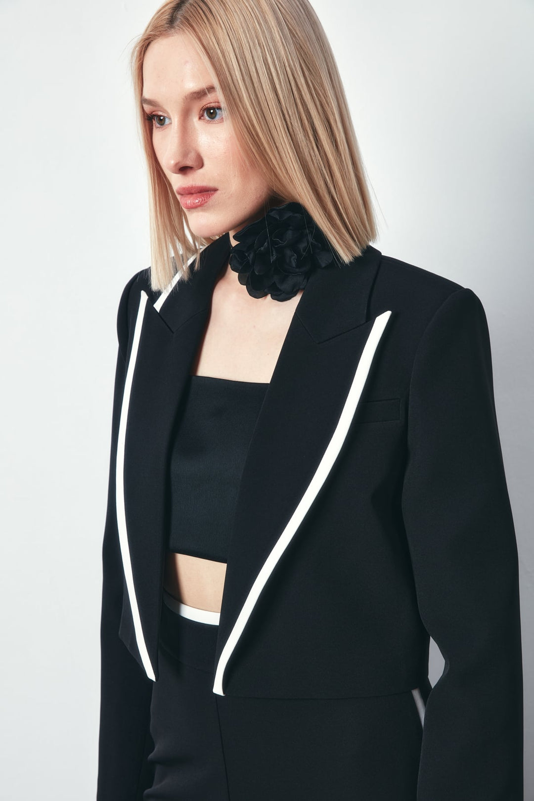 Sateen Veste courte à détails contrastés - Noir