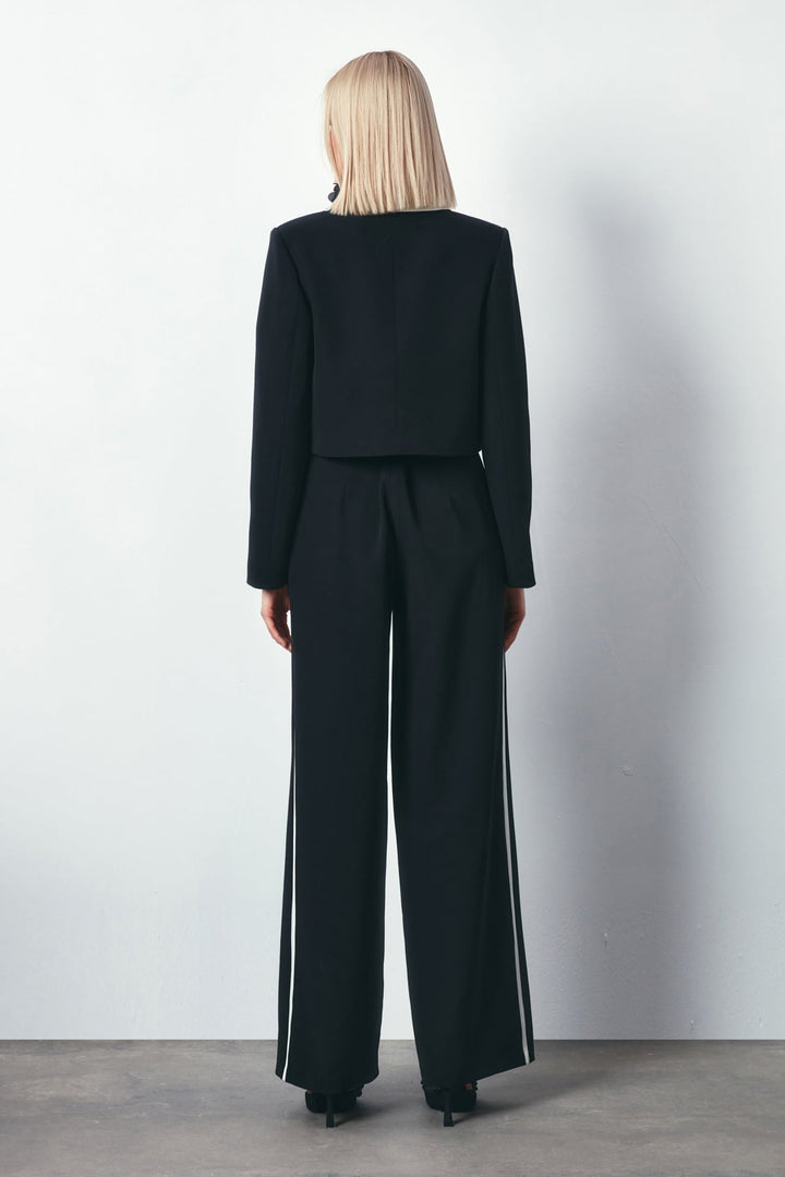 Sateen Veste courte à détails contrastés - Noir