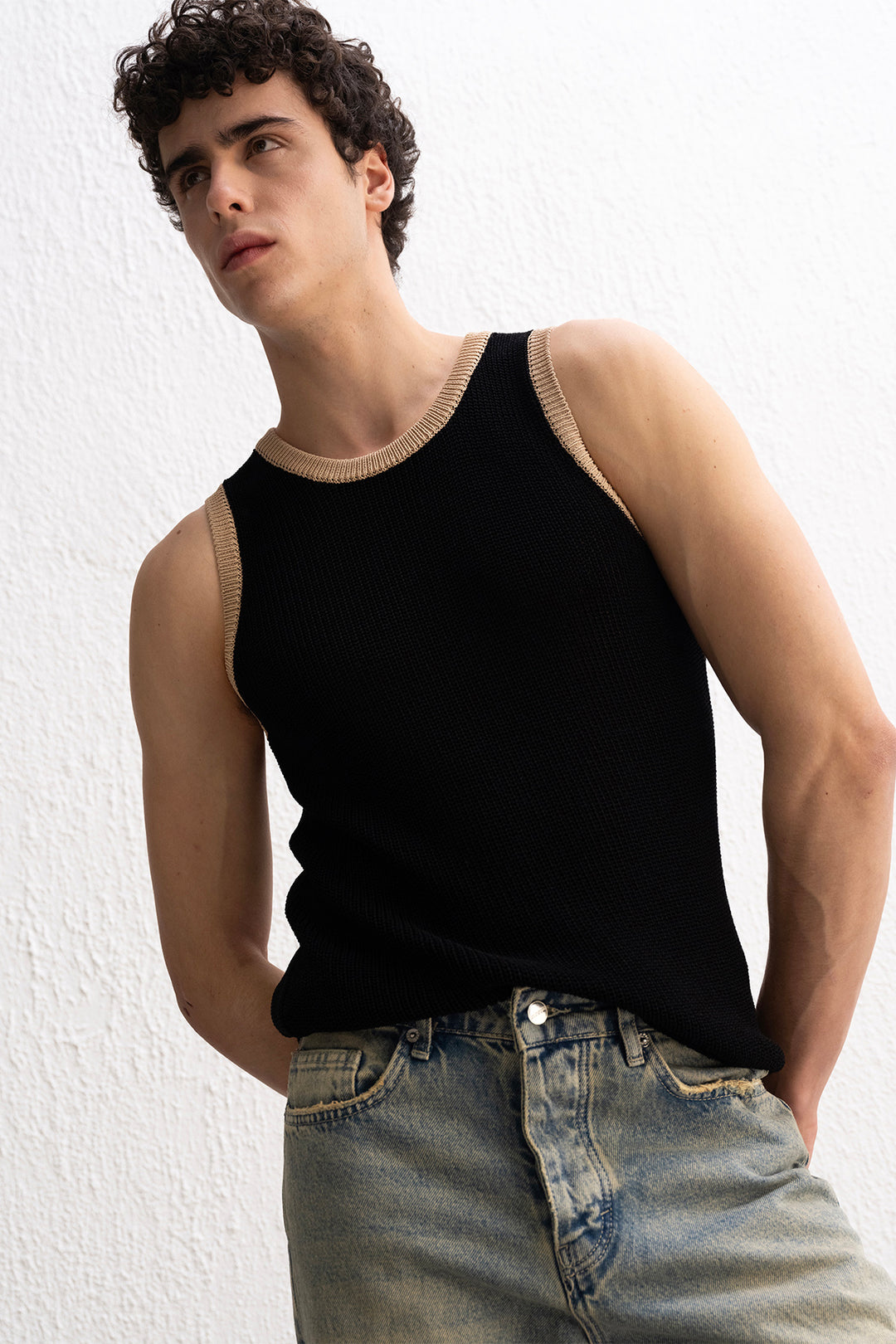 Giesto T-shirt Tricot Sans Manches Noir à Détails Contrastés - Noir