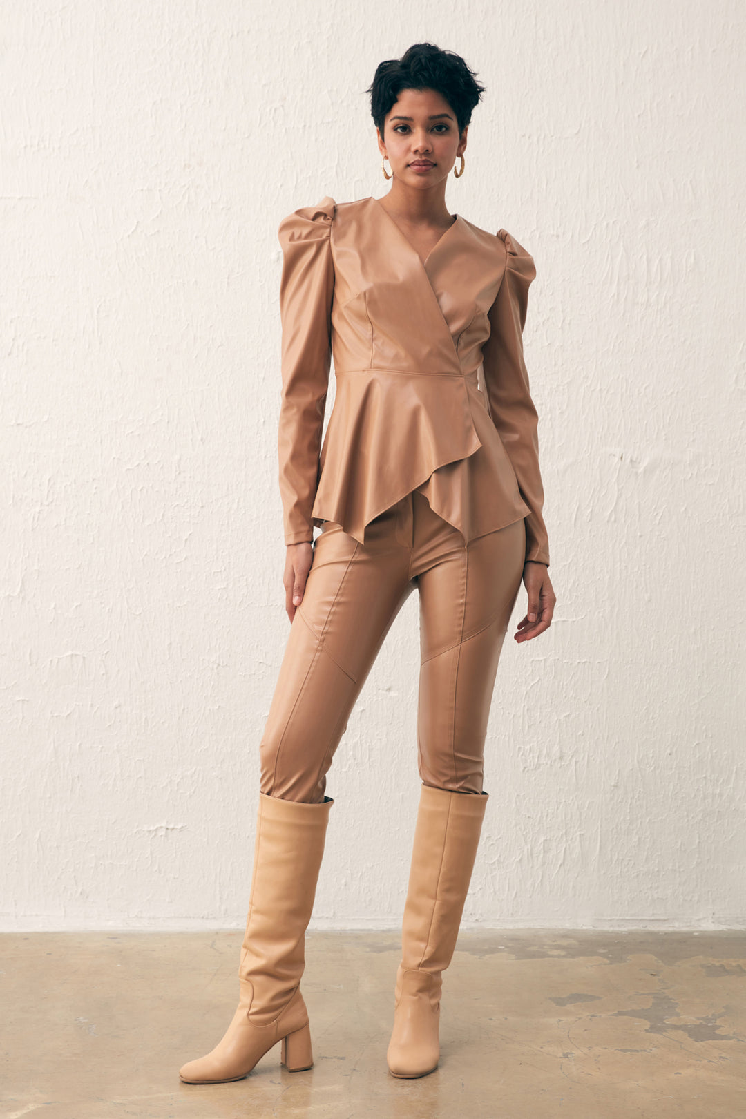 Sateen Blouse en cuir croisée - camel