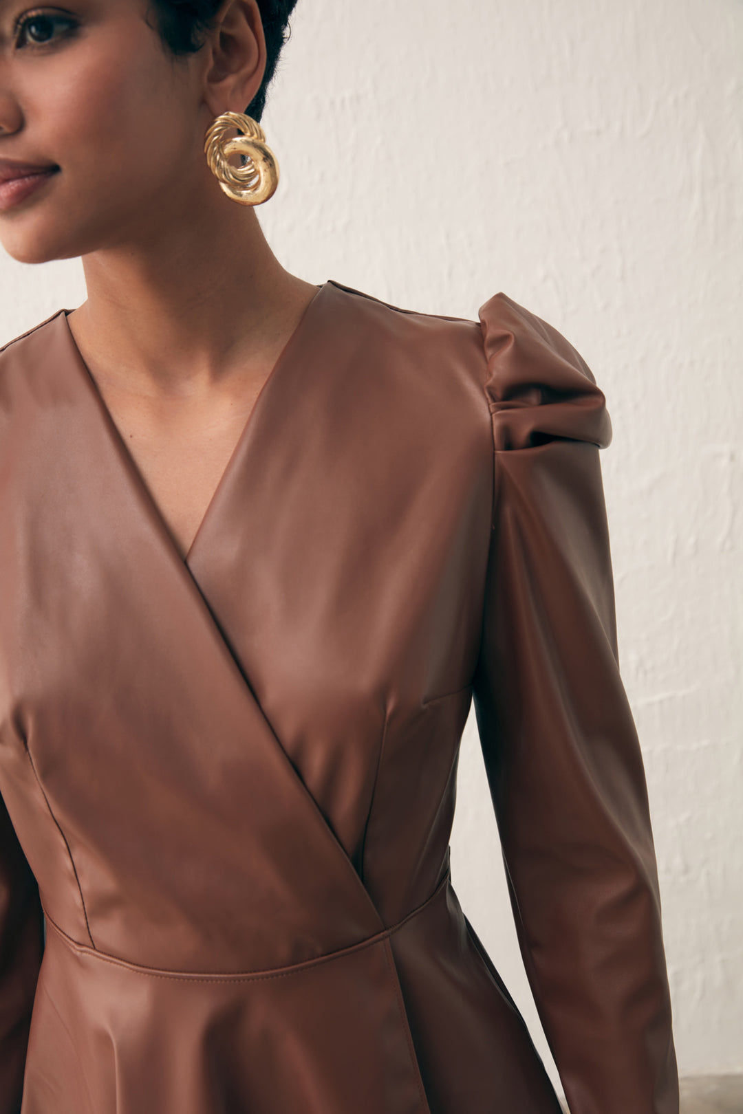 Sateen Blouse en cuir croisée - Marron