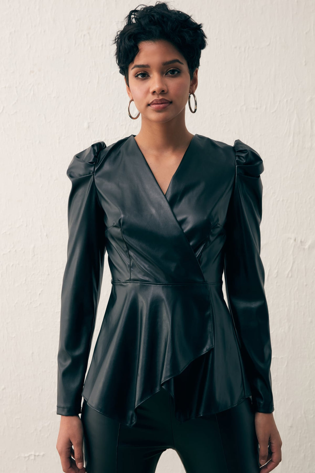 Sateen Blouse en cuir croisée - Noir