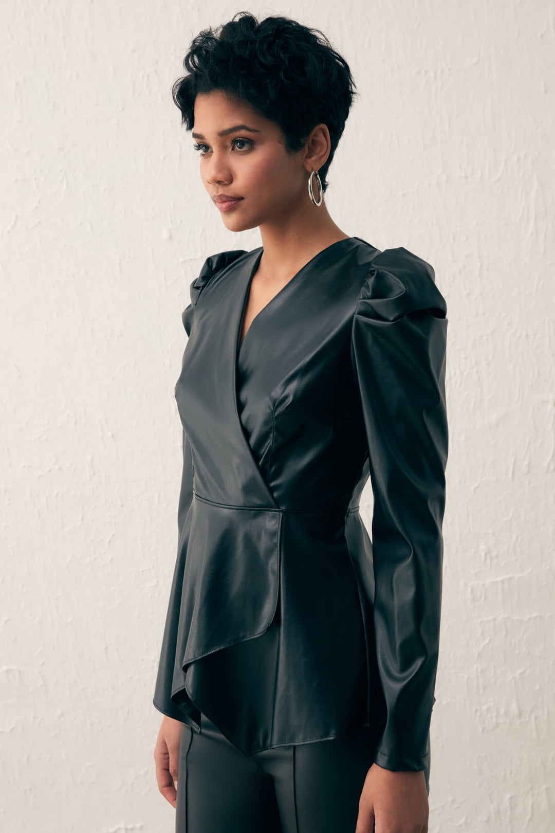 Sateen Blouse en cuir croisée - Noir