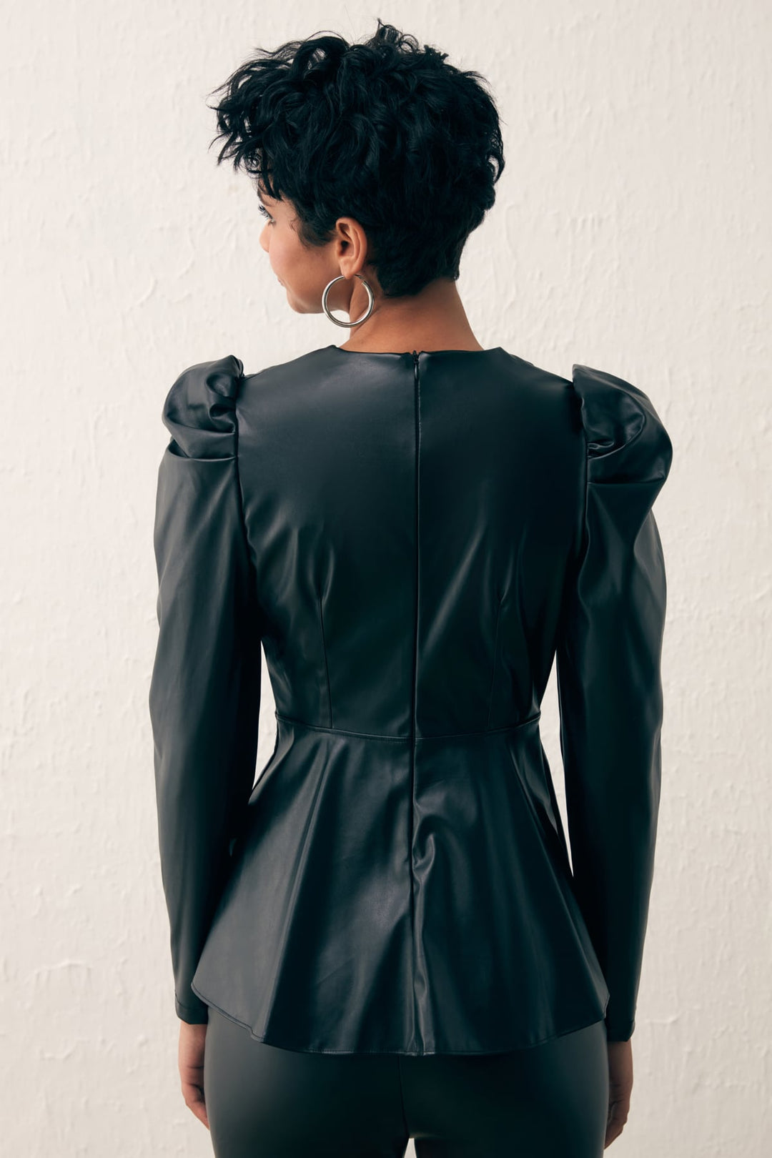Sateen Blouse en cuir croisée - Noir