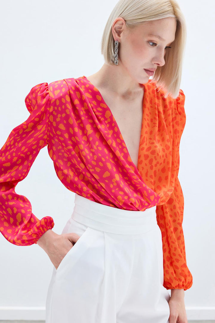 Sateen Body à motifs croisés - oranj-Fuchsia