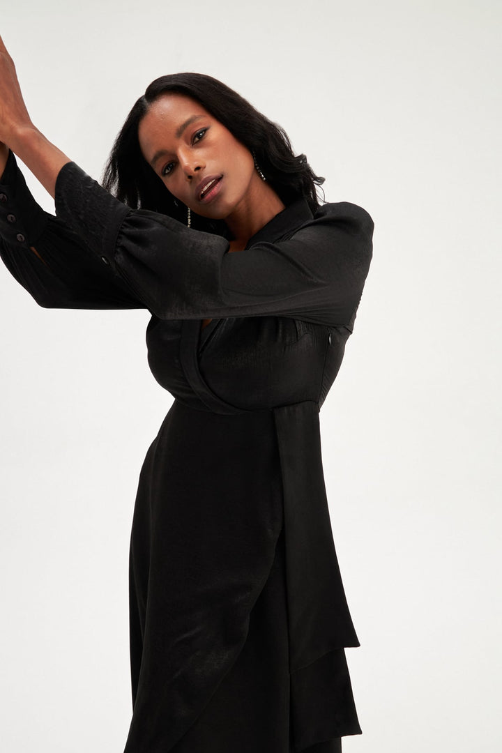 Sateen Robe longue à détails croisés - Noir