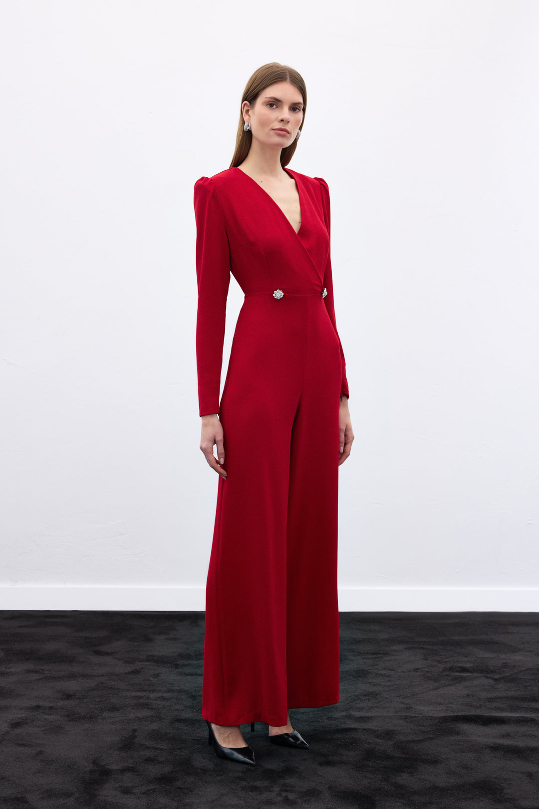 Sateen Combinaison en crêpe avec détails en pierres - Rouge