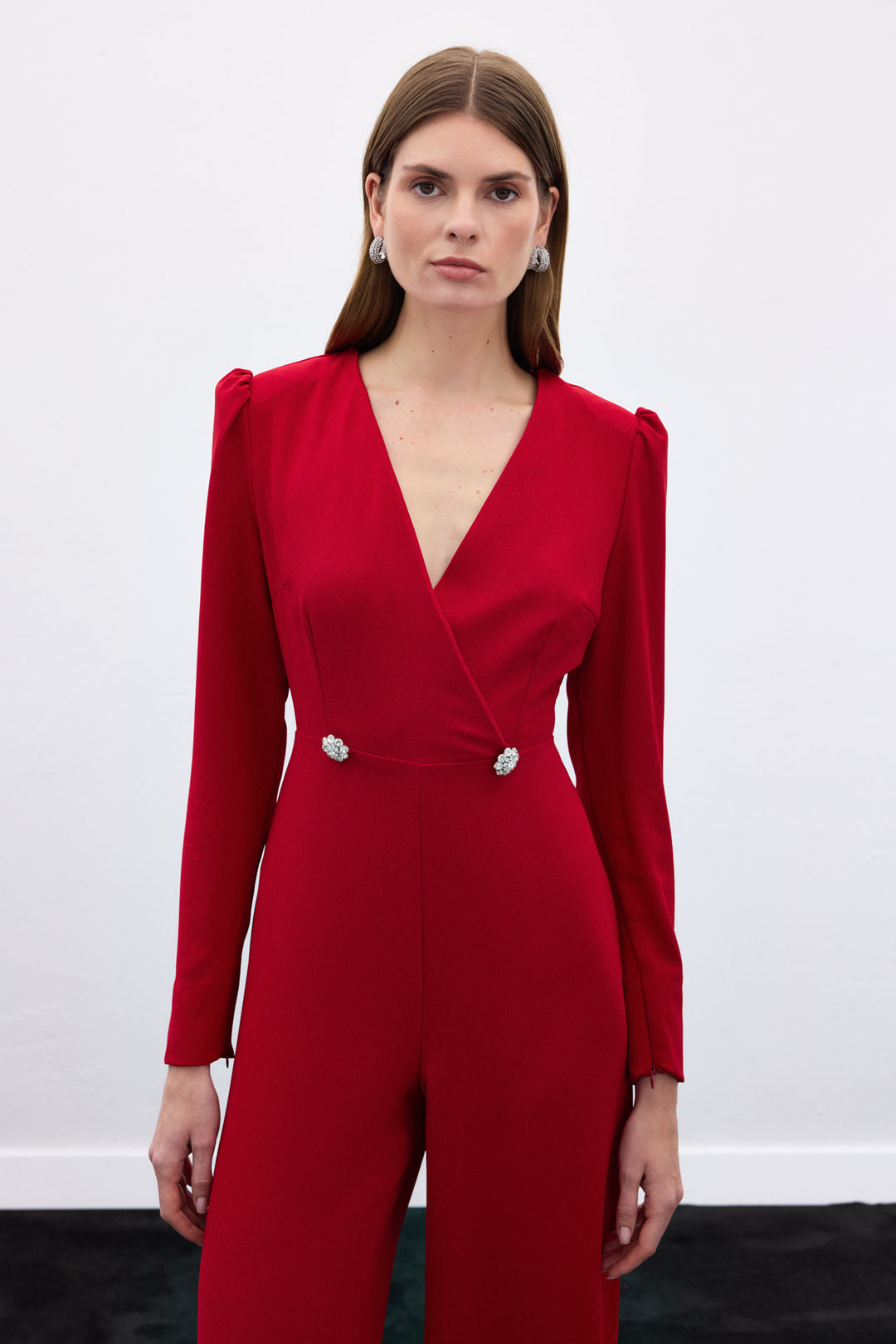 Sateen Combinaison en crêpe avec détails en pierres - Rouge