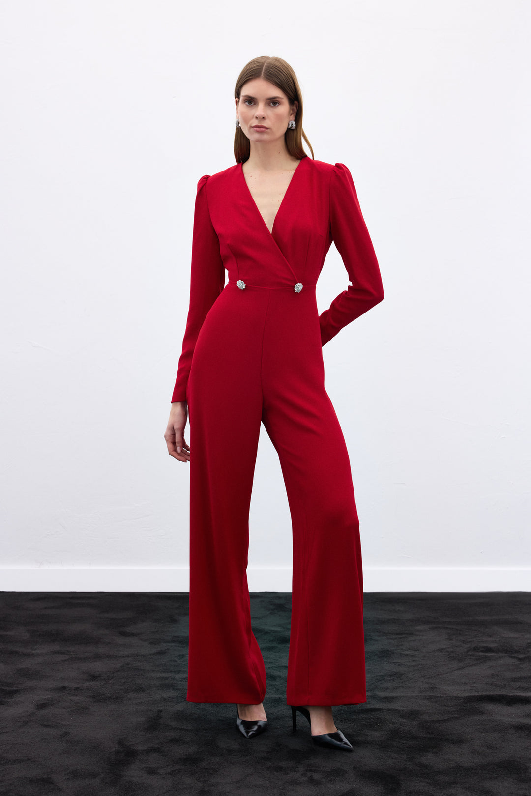 Sateen Combinaison en crêpe avec détails en pierres - Rouge
