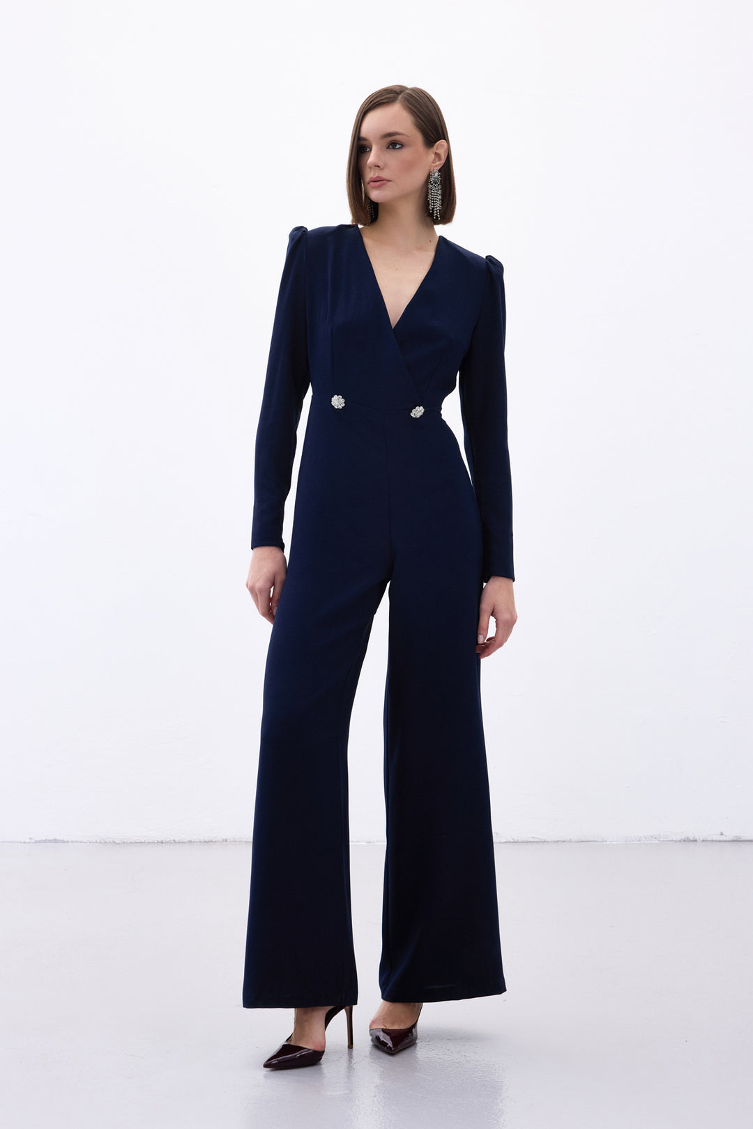 Sateen Combinaison en crêpe à détails croisés et ornements - Bleu marine