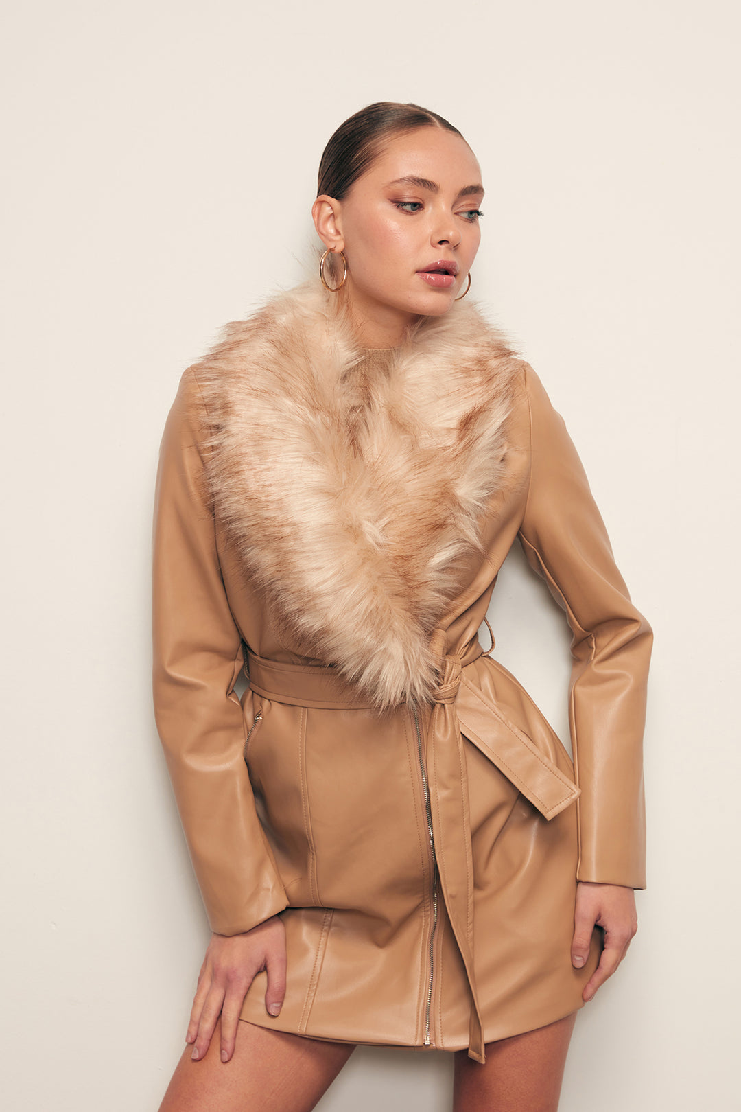 Sateen Veste en cuir avec détail en fourrure - Beige