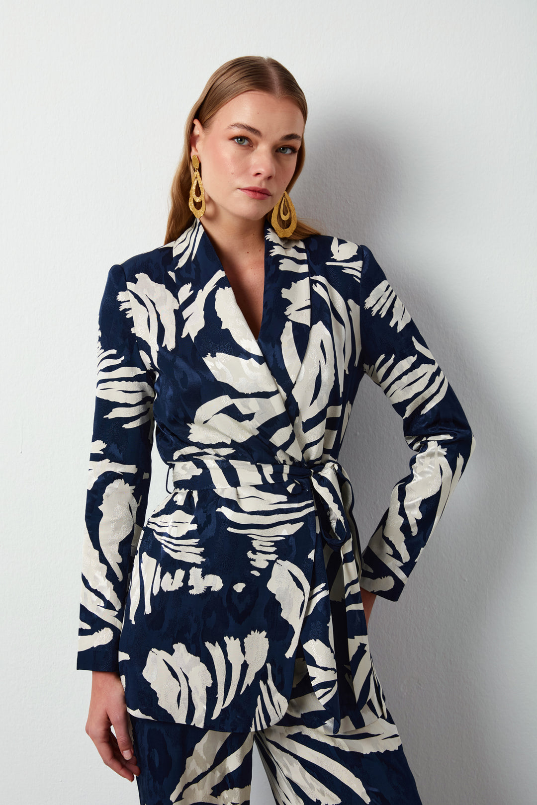 Sateen Veste en satin à motifs floraux avec ceinture - Bleu marine